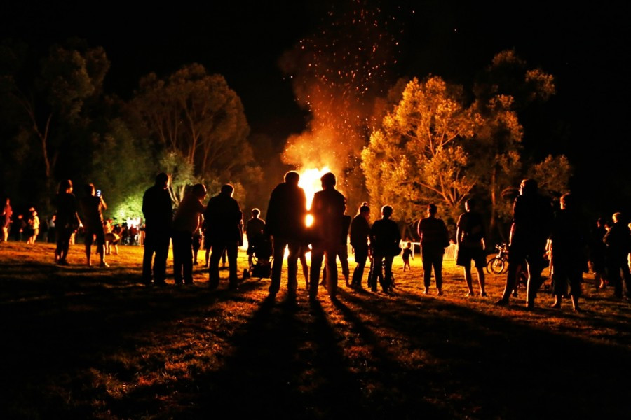 Spotkanie wielkiej karpackiej rodziny przy watrze