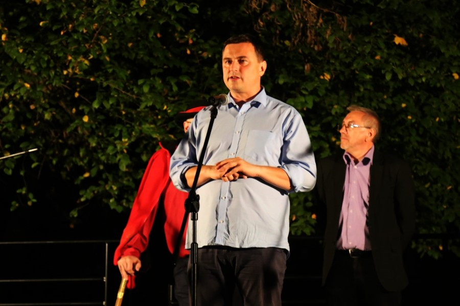 Spotkanie wielkiej karpackiej rodziny przy watrze