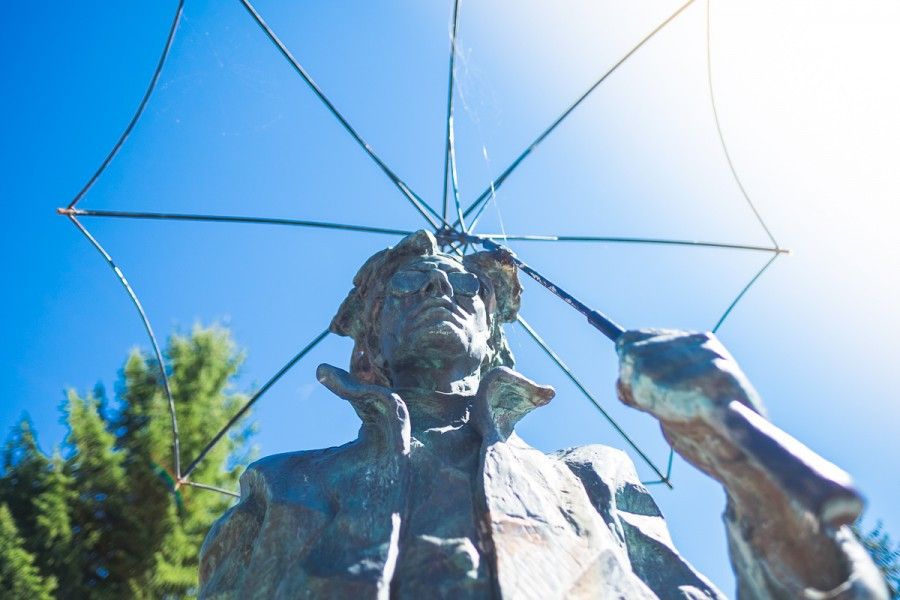 Koleją na spotkanie Warhola