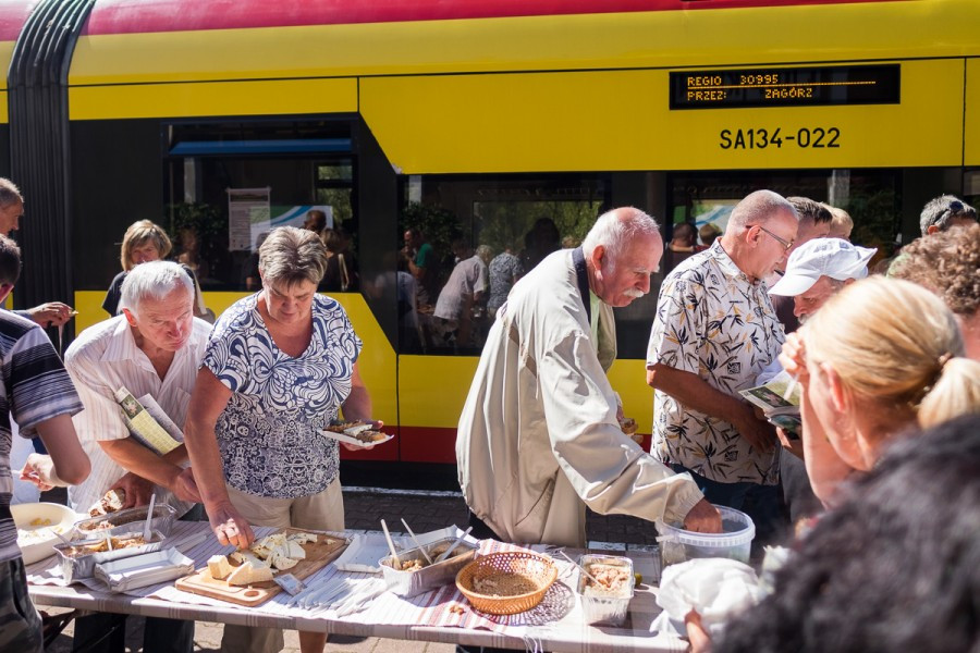 Koleją na spotkanie Warhola