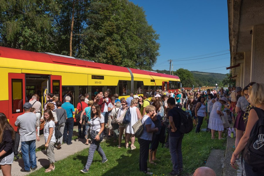 Koleją na spotkanie Warhola