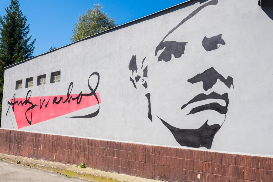 Koleją na spotkanie Warhola