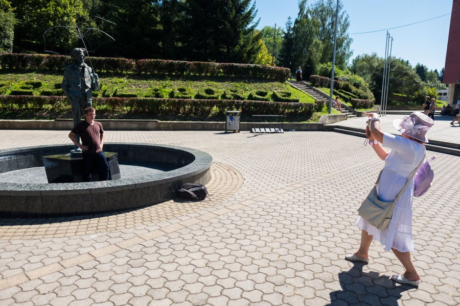 Koleją na spotkanie Warhola