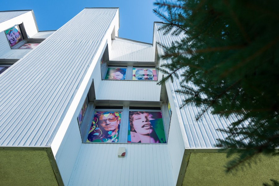 Koleją na spotkanie Warhola