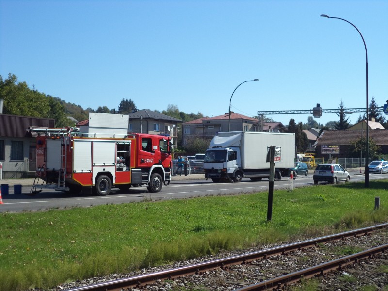 Ciężarówka wjechała w osobówkę