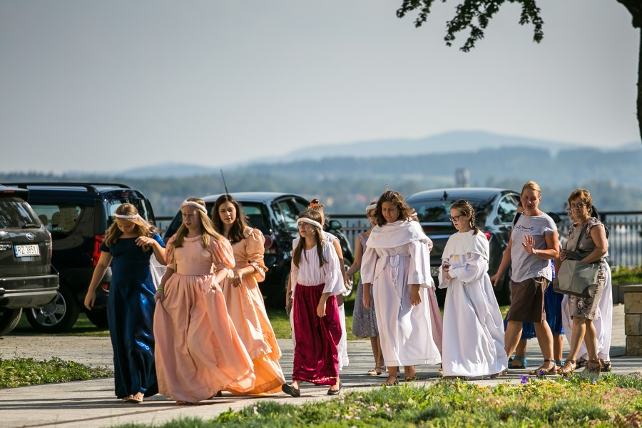 Tak wyglądał Chrzest Polski w wykonaniu sanockiej grupy rekonstrukcyjnej SCUTUM. Zobacz zdjęcia [FOTORELACJA]