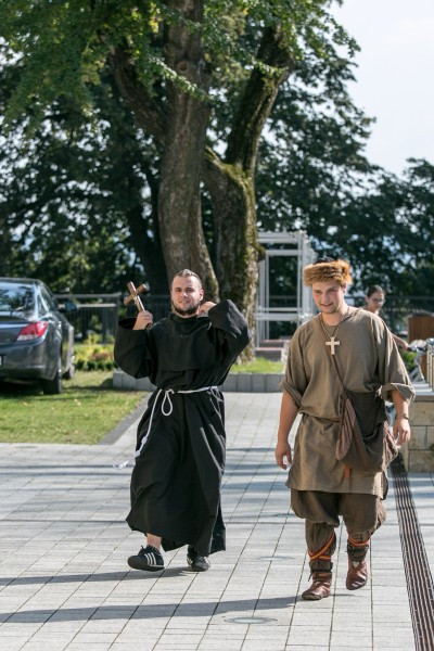 Tak wyglądał Chrzest Polski w wykonaniu sanockiej grupy rekonstrukcyjnej SCUTUM. Zobacz zdjęcia [FOTORELACJA]