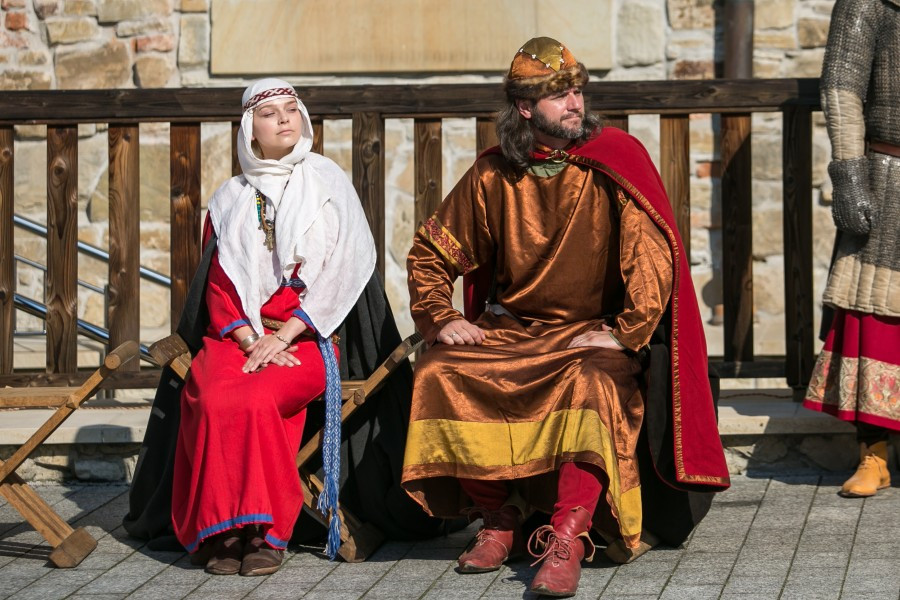 Tak wyglądał Chrzest Polski w wykonaniu sanockiej grupy rekonstrukcyjnej SCUTUM. Zobacz zdjęcia [FOTORELACJA]