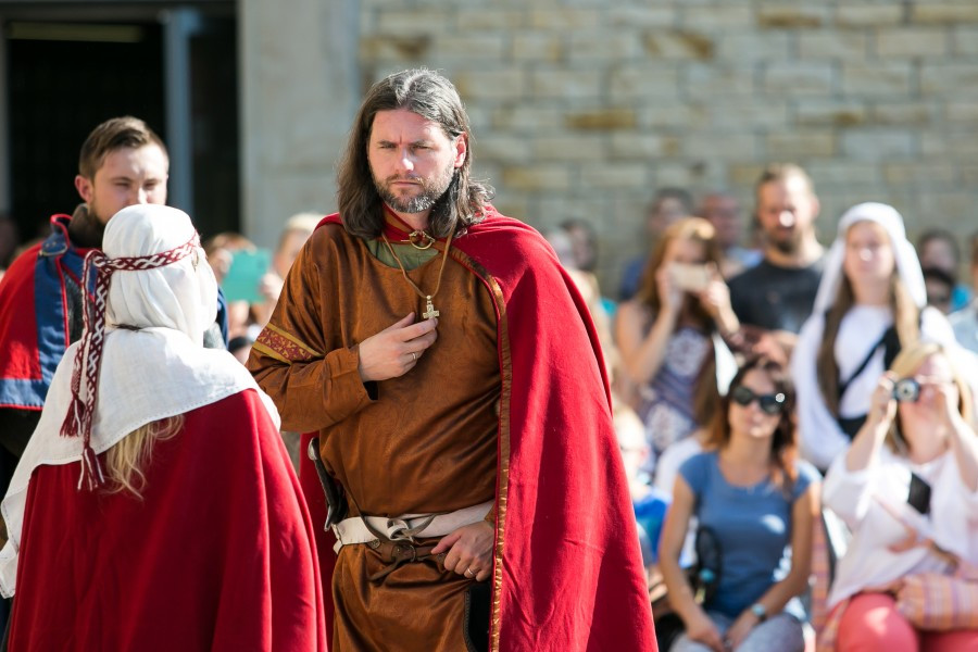 Tak wyglądał Chrzest Polski w wykonaniu sanockiej grupy rekonstrukcyjnej SCUTUM. Zobacz zdjęcia [FOTORELACJA]