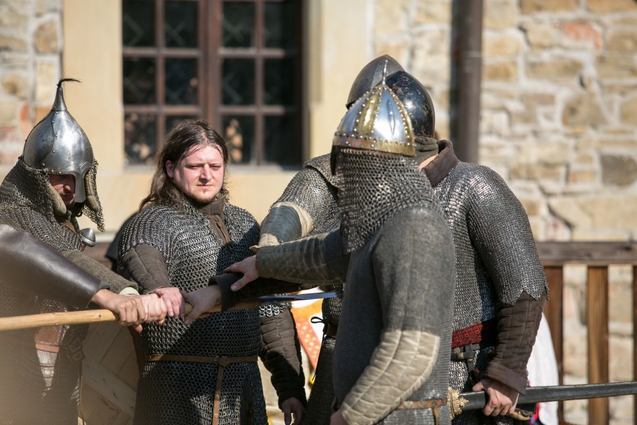 Tak wyglądał Chrzest Polski w wykonaniu sanockiej grupy rekonstrukcyjnej SCUTUM. Zobacz zdjęcia [FOTORELACJA]
