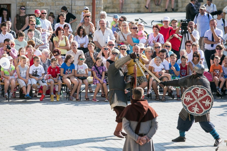 Tak wyglądał Chrzest Polski w wykonaniu sanockiej grupy rekonstrukcyjnej SCUTUM. Zobacz zdjęcia [FOTORELACJA]