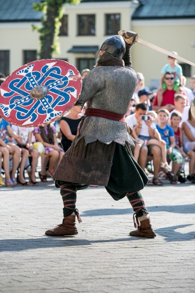 Tak wyglądał Chrzest Polski w wykonaniu sanockiej grupy rekonstrukcyjnej SCUTUM. Zobacz zdjęcia [FOTORELACJA]