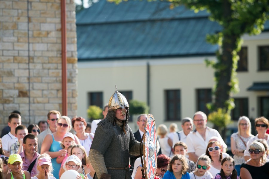 Tak wyglądał Chrzest Polski w wykonaniu sanockiej grupy rekonstrukcyjnej SCUTUM. Zobacz zdjęcia [FOTORELACJA]