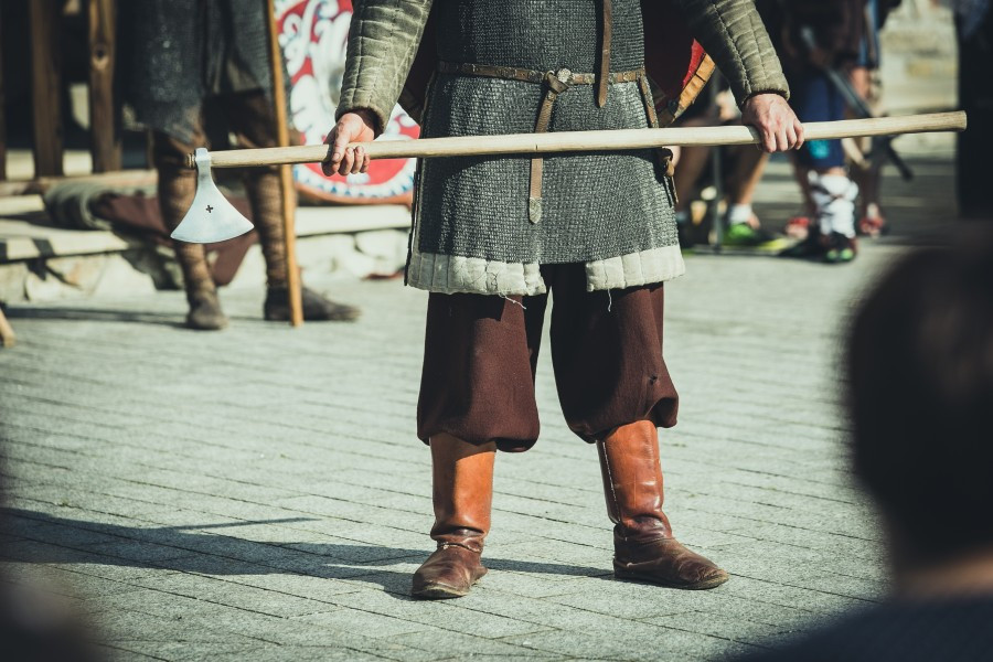Tak wyglądał Chrzest Polski w wykonaniu sanockiej grupy rekonstrukcyjnej SCUTUM. Zobacz zdjęcia [FOTORELACJA]