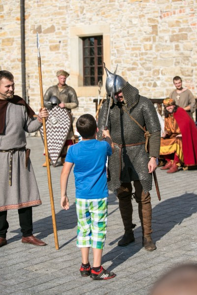 Tak wyglądał Chrzest Polski w wykonaniu sanockiej grupy rekonstrukcyjnej SCUTUM. Zobacz zdjęcia [FOTORELACJA]
