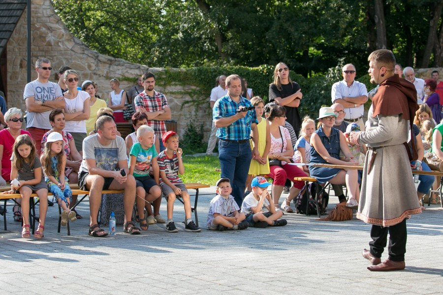 Tak wyglądał Chrzest Polski w wykonaniu sanockiej grupy rekonstrukcyjnej SCUTUM. Zobacz zdjęcia [FOTORELACJA]