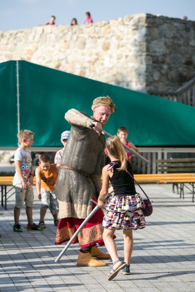 Tak wyglądał Chrzest Polski w wykonaniu sanockiej grupy rekonstrukcyjnej SCUTUM. Zobacz zdjęcia [FOTORELACJA]