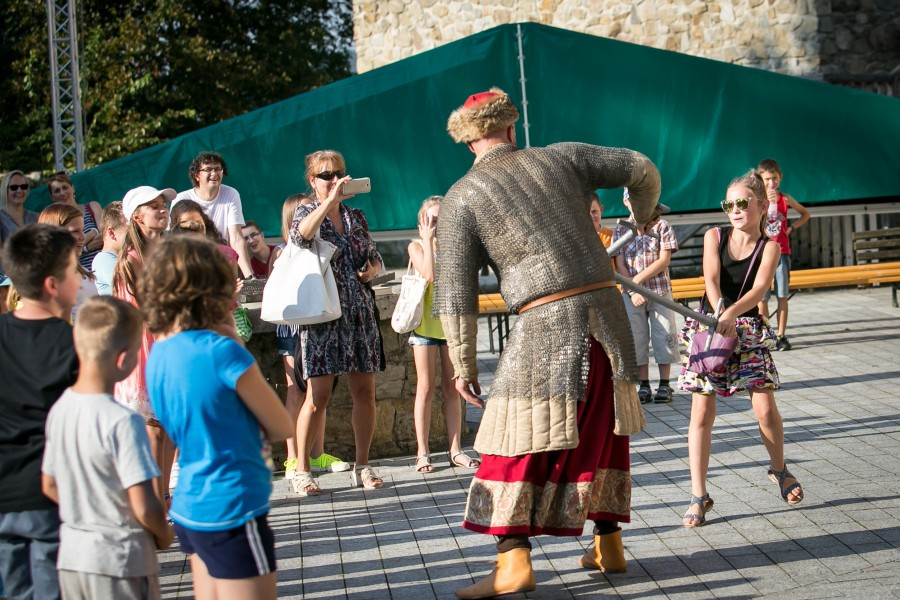 Tak wyglądał Chrzest Polski w wykonaniu sanockiej grupy rekonstrukcyjnej SCUTUM. Zobacz zdjęcia [FOTORELACJA]