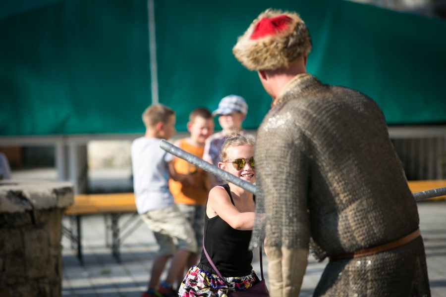 Tak wyglądał Chrzest Polski w wykonaniu sanockiej grupy rekonstrukcyjnej SCUTUM. Zobacz zdjęcia [FOTORELACJA]