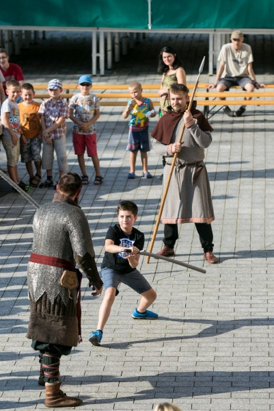 Tak wyglądał Chrzest Polski w wykonaniu sanockiej grupy rekonstrukcyjnej SCUTUM. Zobacz zdjęcia [FOTORELACJA]