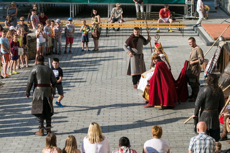 Tak wyglądał Chrzest Polski w wykonaniu sanockiej grupy rekonstrukcyjnej SCUTUM. Zobacz zdjęcia [FOTORELACJA]