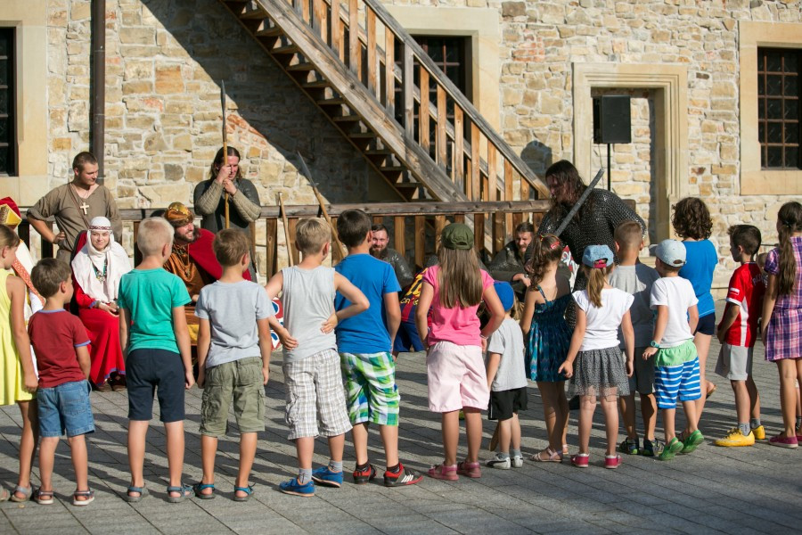 Tak wyglądał Chrzest Polski w wykonaniu sanockiej grupy rekonstrukcyjnej SCUTUM. Zobacz zdjęcia [FOTORELACJA]