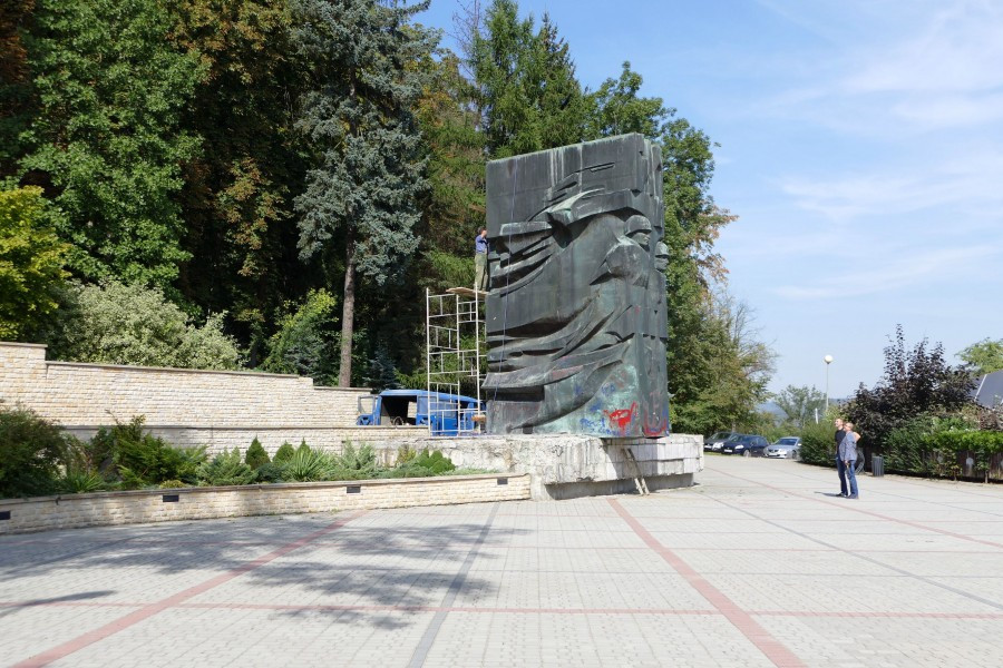 Kontrowersyjny pomnik dziś zniknie z parku