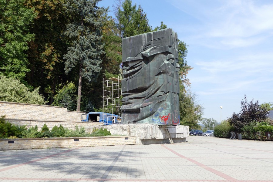 Kontrowersyjny pomnik dziś zniknie z parku