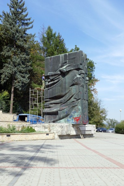 Kontrowersyjny pomnik dziś zniknie z parku