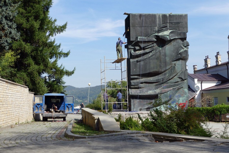 Kontrowersyjny pomnik dziś zniknie z parku