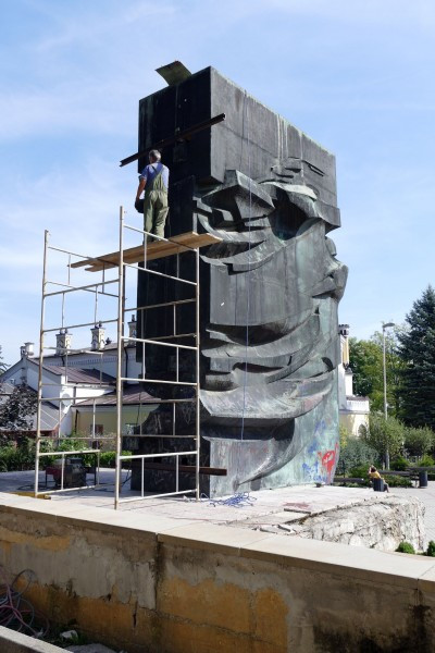 Kontrowersyjny pomnik dziś zniknie z parku