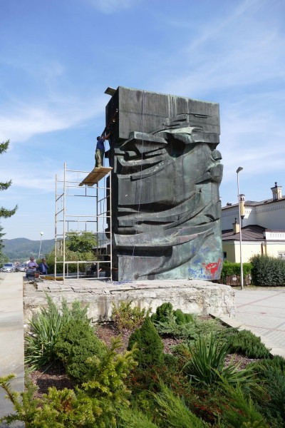 Kontrowersyjny pomnik dziś zniknie z parku