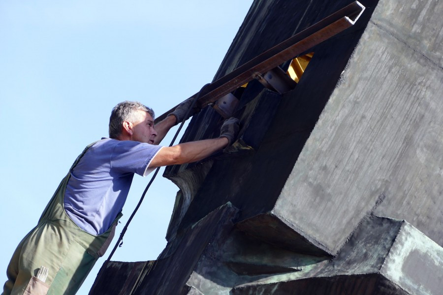 Kontrowersyjny pomnik dziś zniknie z parku