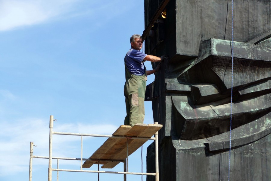 Kontrowersyjny pomnik dziś zniknie z parku