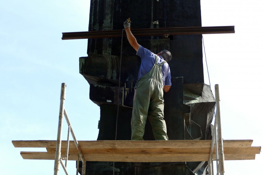 Kontrowersyjny pomnik dziś zniknie z parku