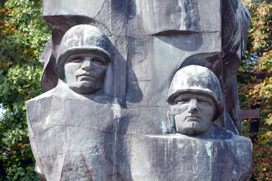 Kontrowersyjny pomnik dziś zniknie z parku