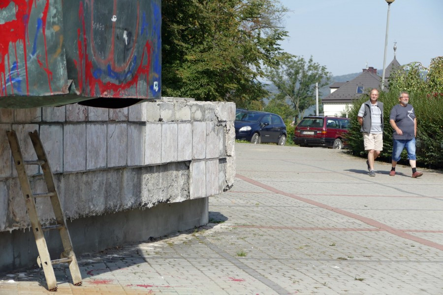 Kontrowersyjny pomnik dziś zniknie z parku