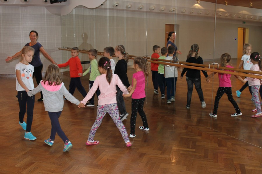 Mali uczestnicy obozu humanistyczno-artystycznego