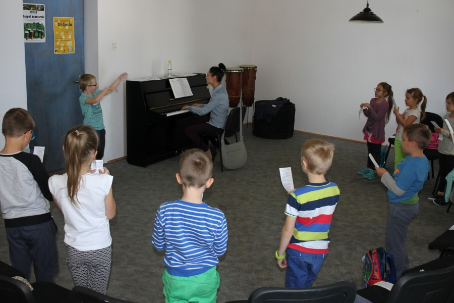 Mali uczestnicy obozu humanistyczno-artystycznego