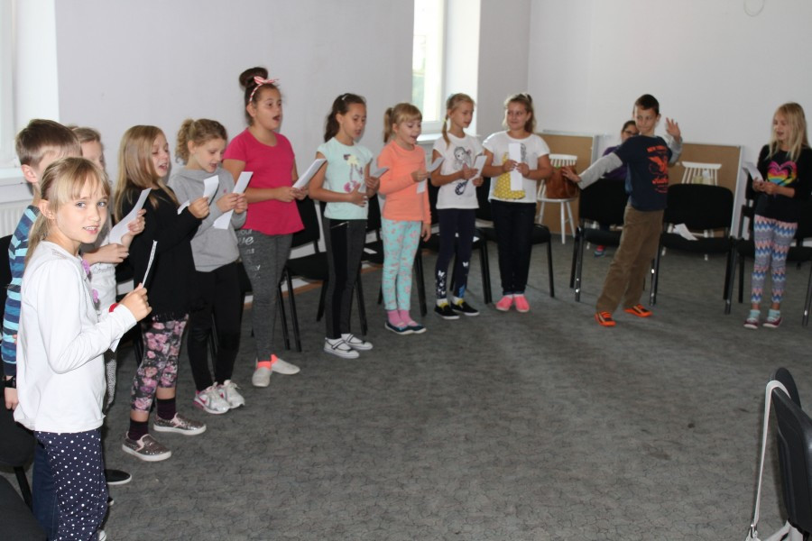 Mali uczestnicy obozu humanistyczno-artystycznego