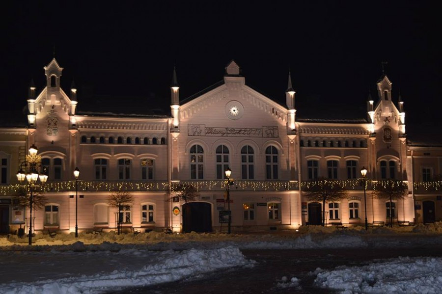 Sanok na święta: choinka, girlandy i podświetlony św. Michał [ZDJĘCIA]
