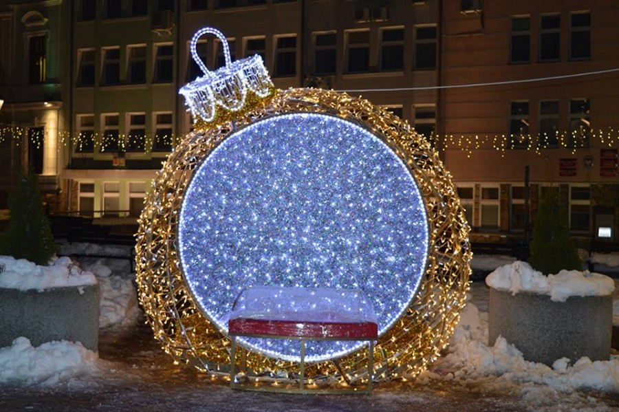 Sanok na święta: choinka, girlandy i podświetlony św. Michał [ZDJĘCIA]