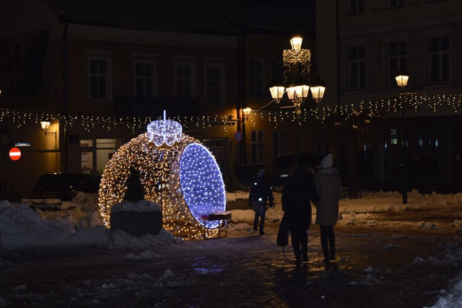 Sanok na święta: choinka, girlandy i podświetlony św. Michał [ZDJĘCIA]
