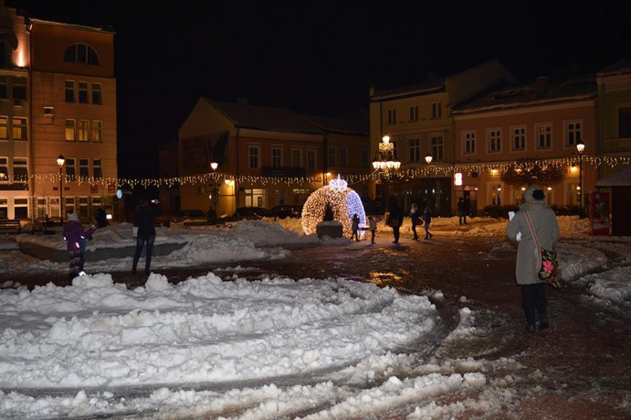 Sanok na święta: choinka, girlandy i podświetlony św. Michał [ZDJĘCIA]