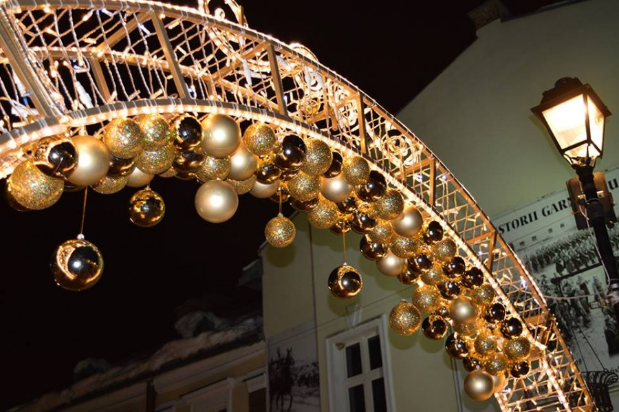 Sanok na święta: choinka, girlandy i podświetlony św. Michał [ZDJĘCIA]