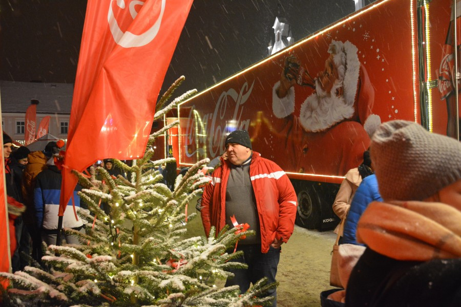 Tłumy sanoczan do świątecznej ciężarówki Coca-Coli [ZDJĘCIA, WIDEO]