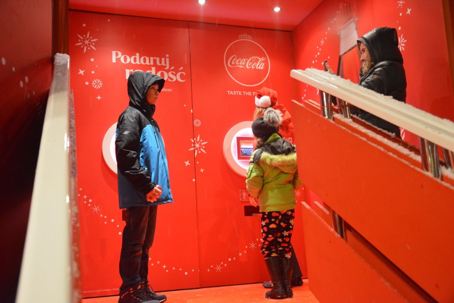 Tłumy sanoczan do świątecznej ciężarówki Coca-Coli [ZDJĘCIA, WIDEO]