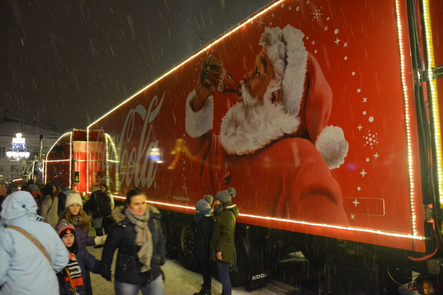 Tłumy sanoczan do świątecznej ciężarówki Coca-Coli [ZDJĘCIA, WIDEO]