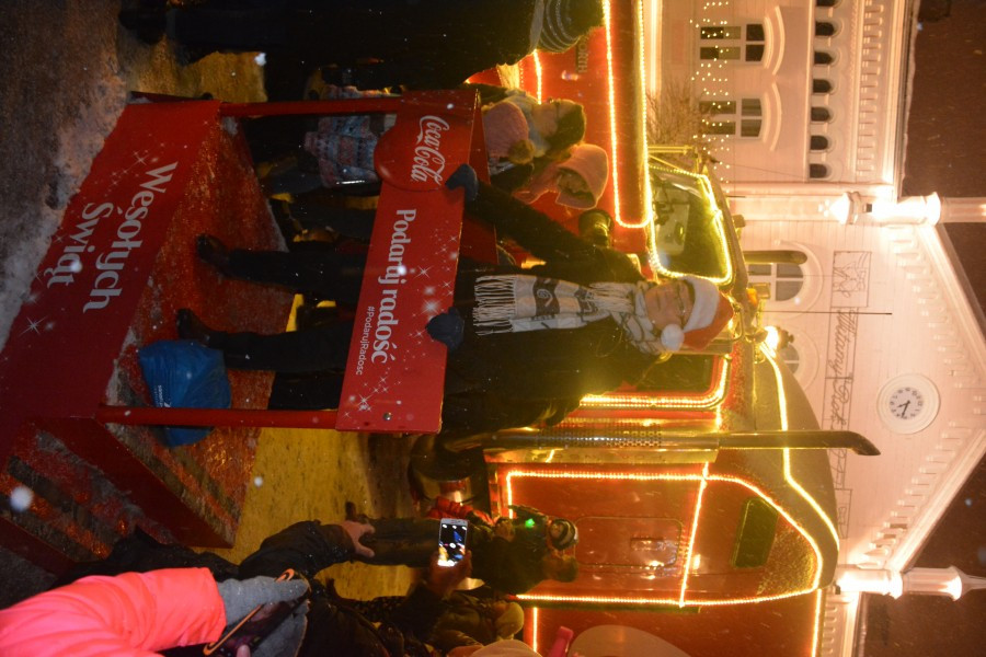 Tłumy sanoczan do świątecznej ciężarówki Coca-Coli [ZDJĘCIA, WIDEO]