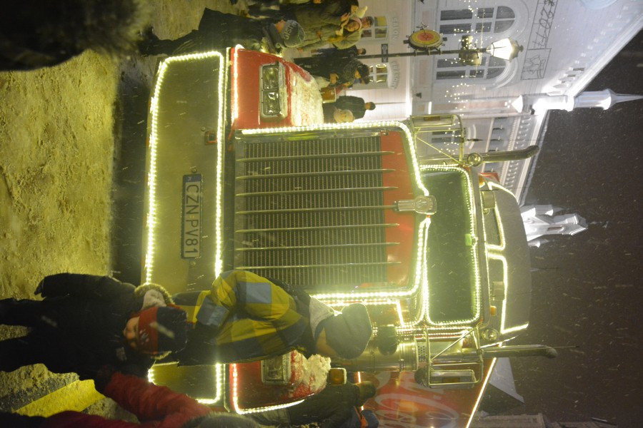 Tłumy sanoczan do świątecznej ciężarówki Coca-Coli [ZDJĘCIA, WIDEO]